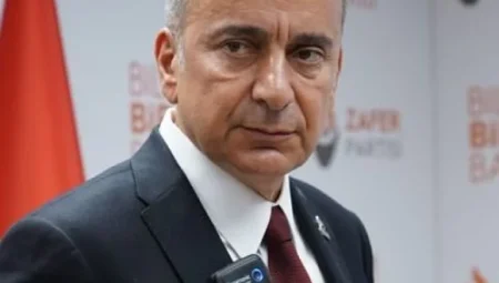 Azmi Karamahmutoğlu Kimdir? Azmi Karamahmutoğlu Kimdir?