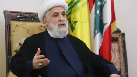 Naim Kasım Kimdir? Naim Kasım Kimdir?