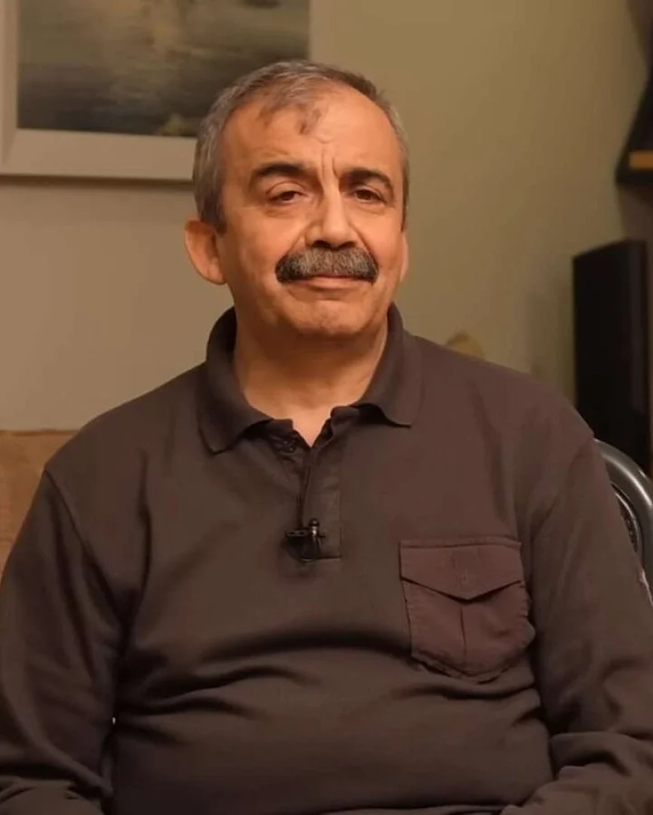 Sırrı Süreyya Önder Kimdir? Sırrı Süreyya Önder Kimdir?